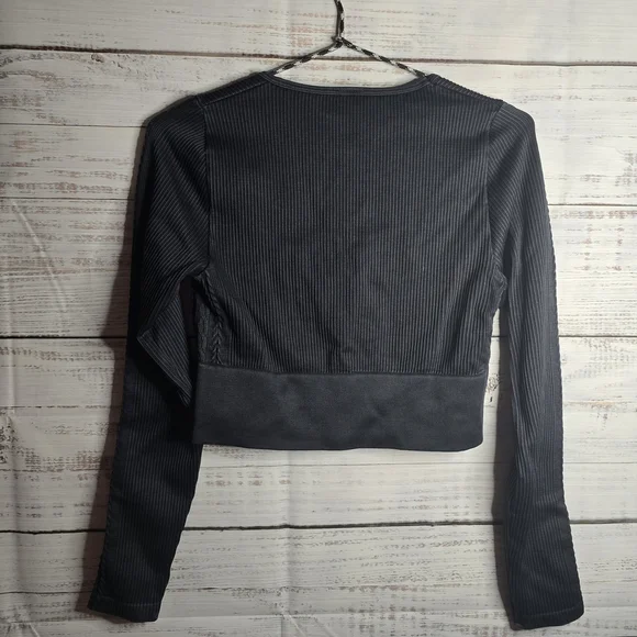 Offline By Aerie Ribbed Crop Top Long Sleeves Round Neck Black Medium - Picture 2 of 5